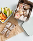 Dadelbars i snacksbox med avtagbar insats