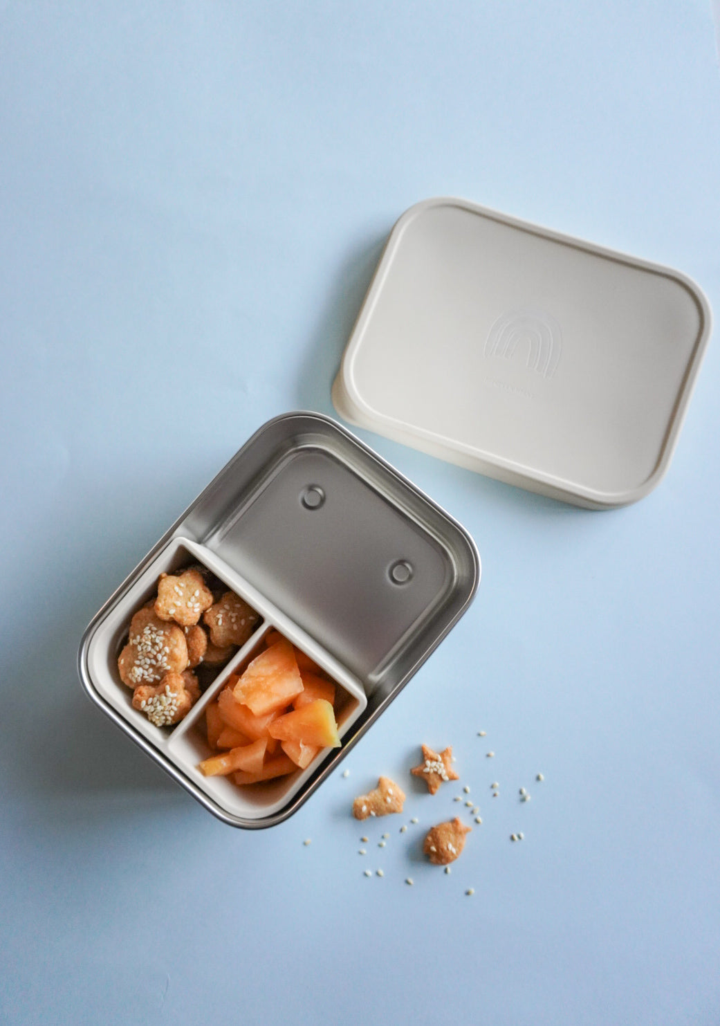 Lunch-och snacksbox med avtagbar insats